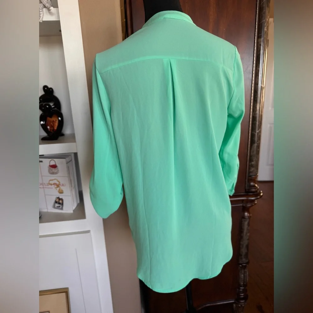 Lush‎ Mint Green Chiffon V-Neck Blouse
